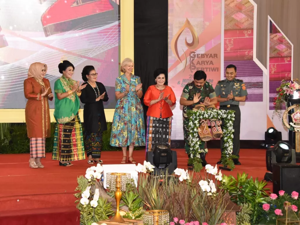 'Gebyar Karya Pertiwi dan Military Attache Spouses Culture 2019. (Puspen TNI)