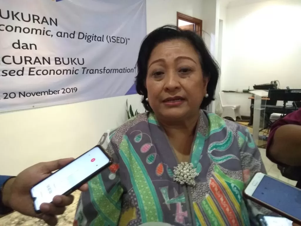Founder Institute for Social, Economic, and Digital (ISED), Sri Adiningsih, dalam acara peluncuran buku Indonesia’s Digital Based Economic Transformation di Jakarta, Rabu (20/11). (Indozone/Sigit Nugroho)