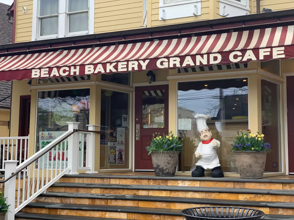 Dok. Beach Bakery Cafe