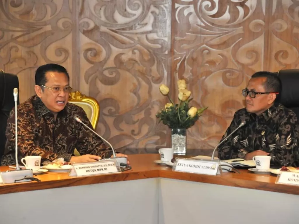 Ketua MPR, Bambang Soesatyo (kiri) dan Ketua KY Jaja Ahmad Jayus (Indozone/Mula Akmal).