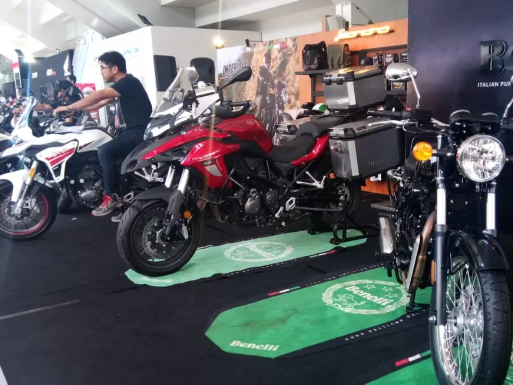 Tiga motor baru Benelli yang diluncurkan dalam pameran IIMS Motobike 2019 di Jakarta, Jumat (29/11). (Indozone/Wilfridus Kolo)