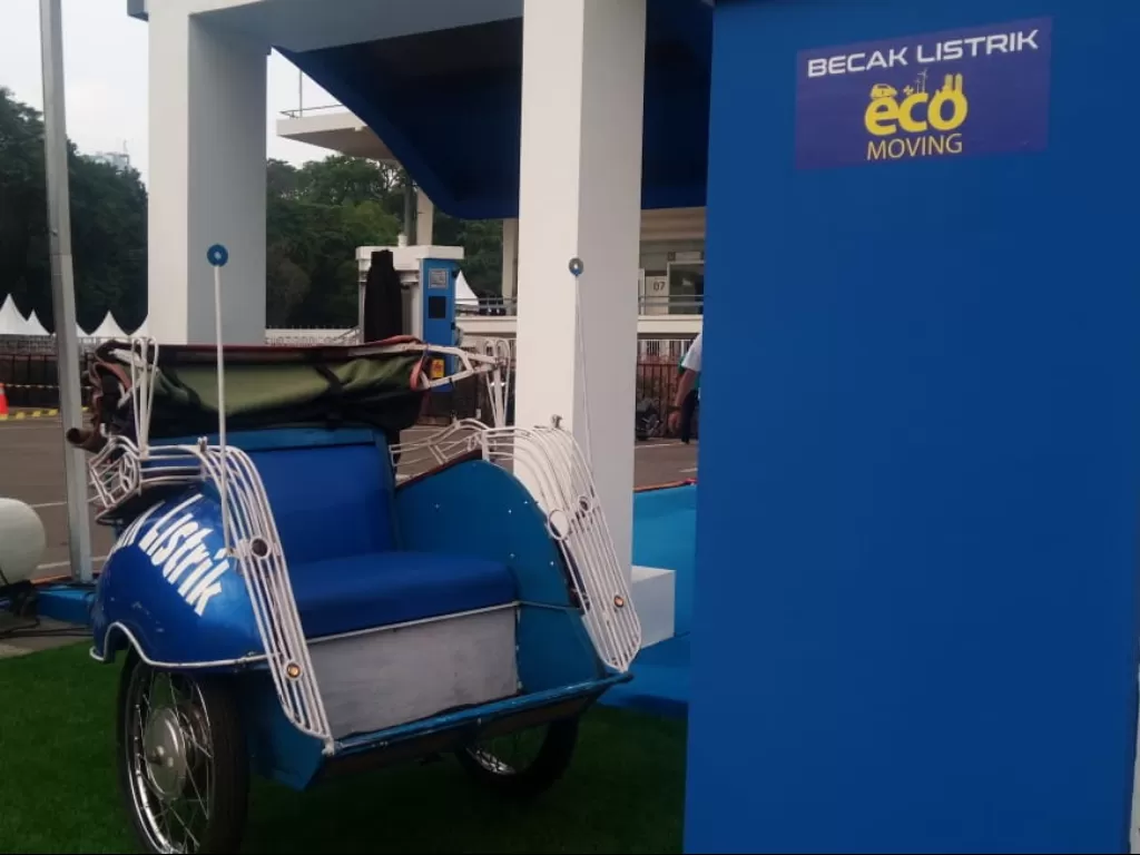 Becak listrik yang terpampang di booth PLN dalam pameran IIMS Motobike 2019. (Indozone/Wilfridus Kolo)