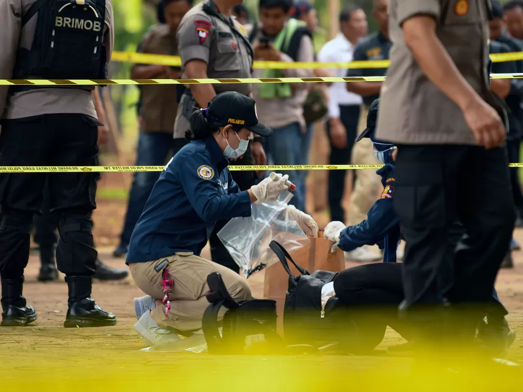 Pihak kepolisian terus melakukan penyelidikan terkait kasus ledakan granat di Monas, Selasa (3/12). (Antara/Nova Wahyudi)