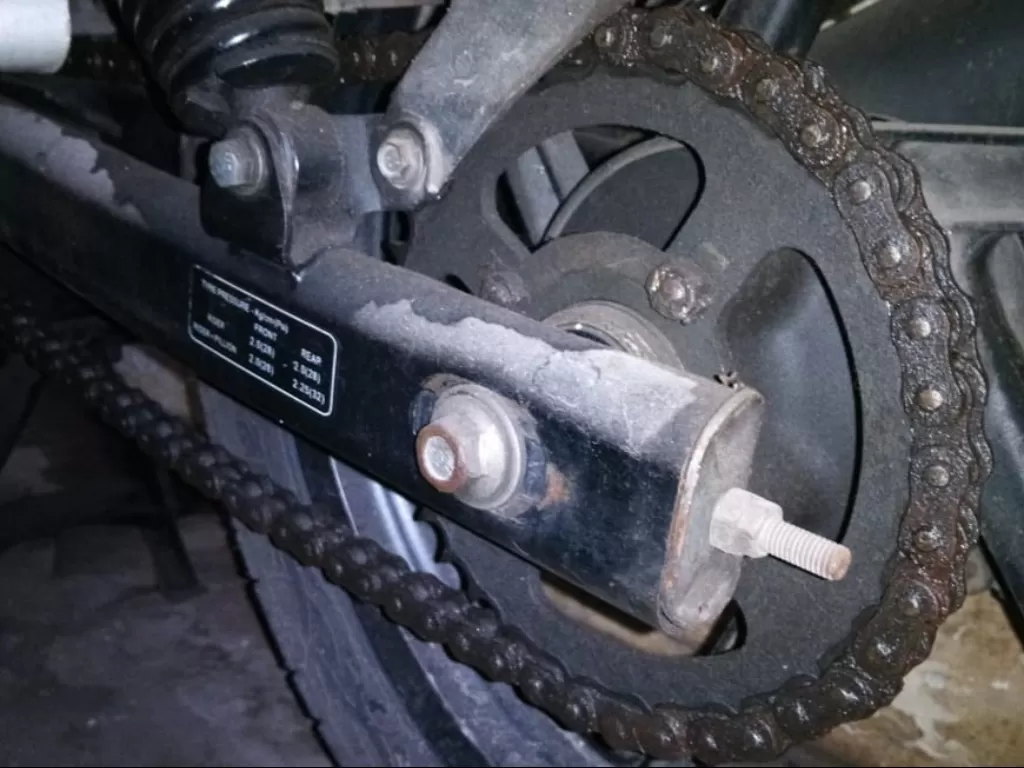 Tips membersihkan rantai motor. (Indozone/Wilfrodus Kolo)