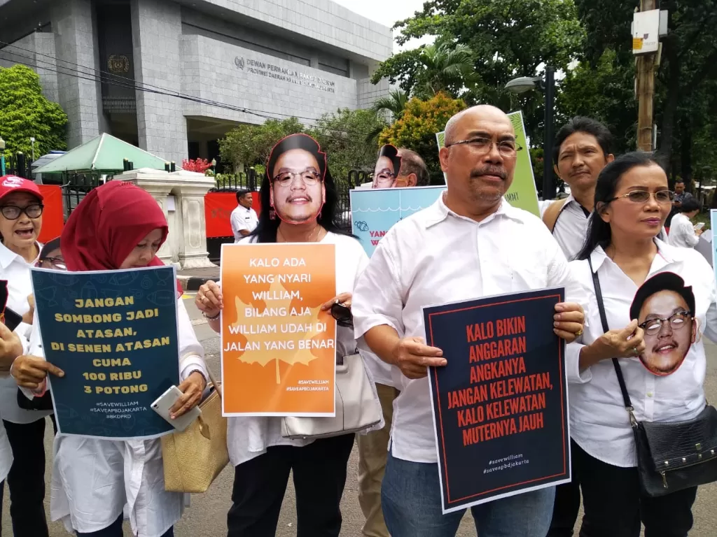 Aksi Aliansi Masyarakat untuk Transparansi, di depan gedung DPRD DKI Jakarta. (Dok.Indozone/Nani Suherni)
