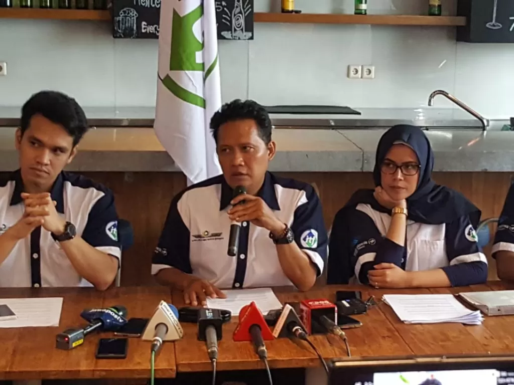 Ikatan Awak Kabin Garuda Indonesia (IKAGI) memberikan keterangan pers terkait kasus yang melanda maskapai Garuda Indonesia. (Indozone/Sigit Nugroho)