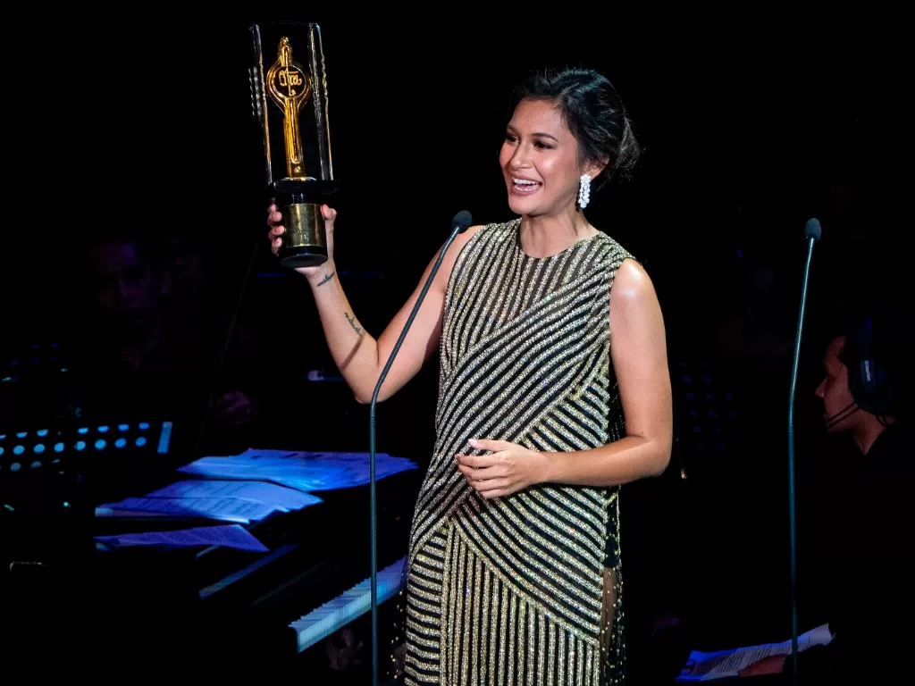 Aktris Raihaanun menyampaikan sambutan seusai menerima piala Pemeran Utama Wanita Terbaik pada Malam Penganugerahan Piala Citra Festival Film Indonesia (FFI) 2019 di Jakarta, Minggu (8/12). ANTARA FOTO/Dhemas Reviyanto
