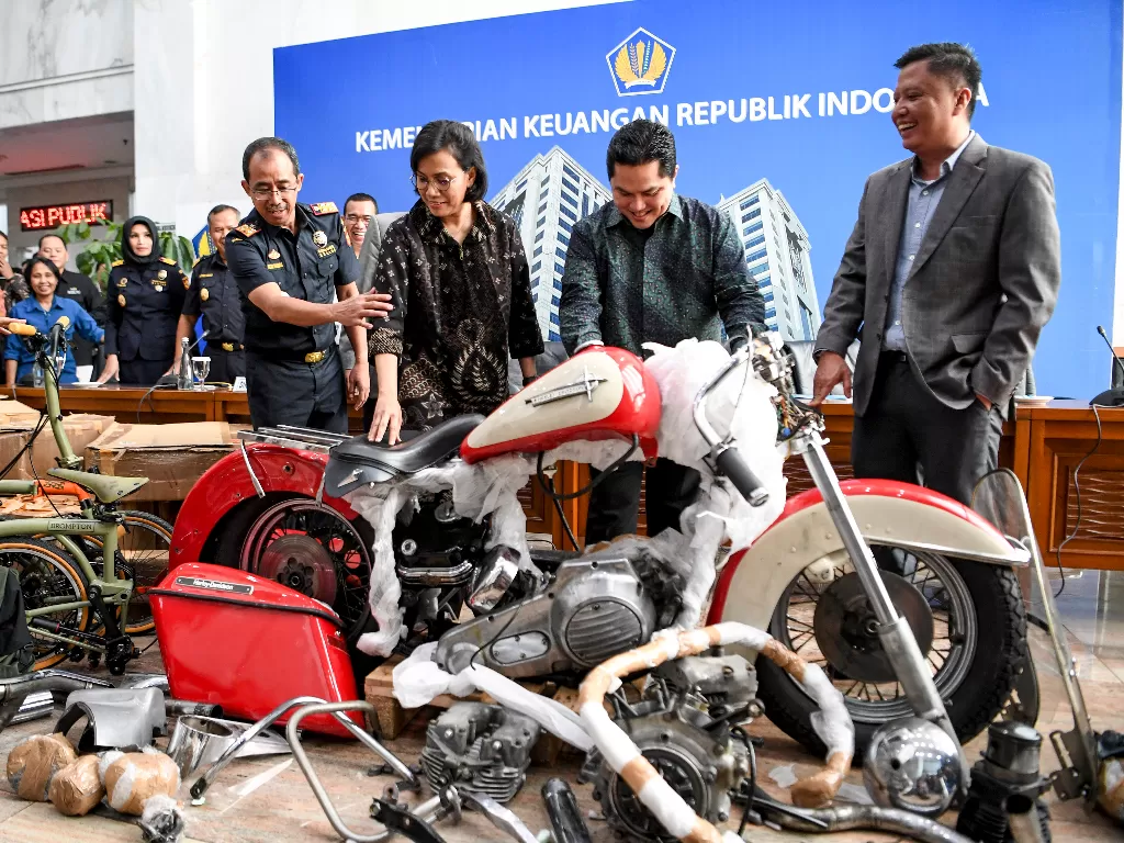 Erick Thohir memecat lima direksi Garuda Indonesia sebagai buntut kasus penyelundupan motor Harley Davidson dan sepeda Brompton (Antara/Hafidz Mubarak A).