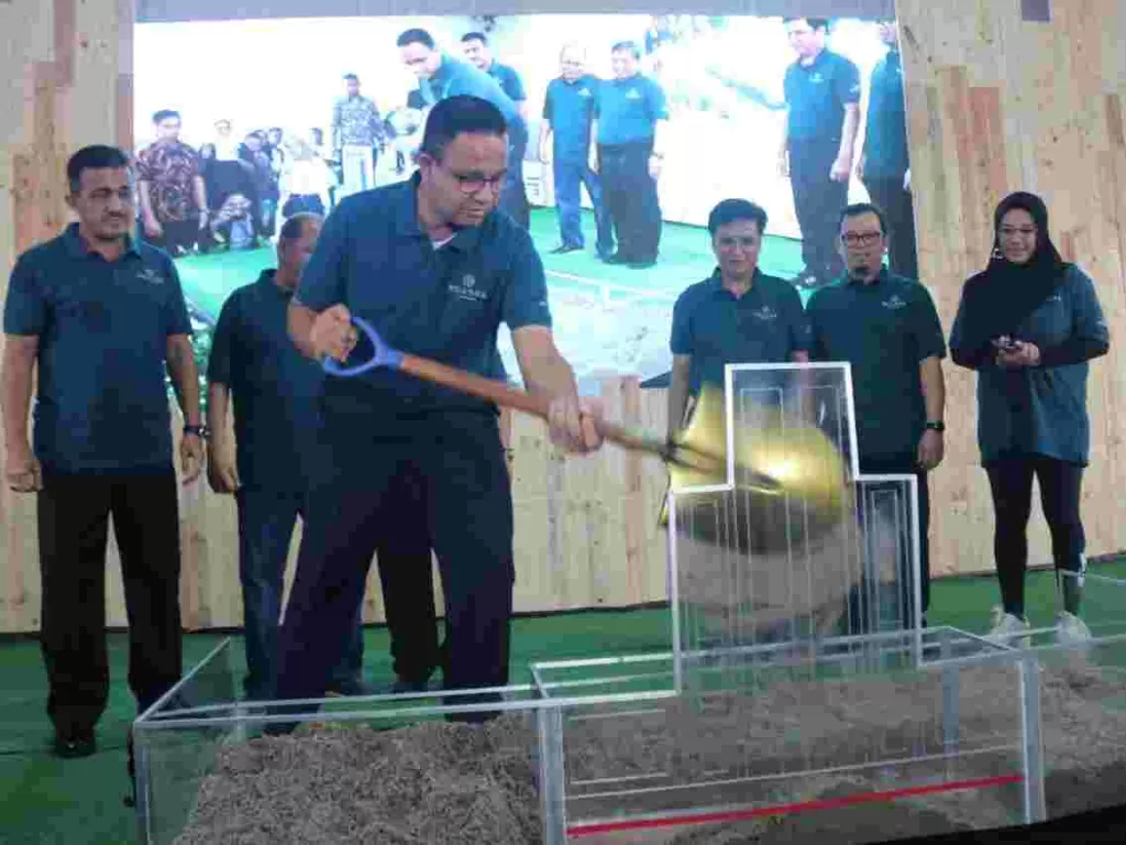 Gubernur DKI Jakarta, Anies Baswedan, memulai pembangunan rumah DP 0 rupiah di Cilangkap (dok. Pemprov DKI Jakarta).
