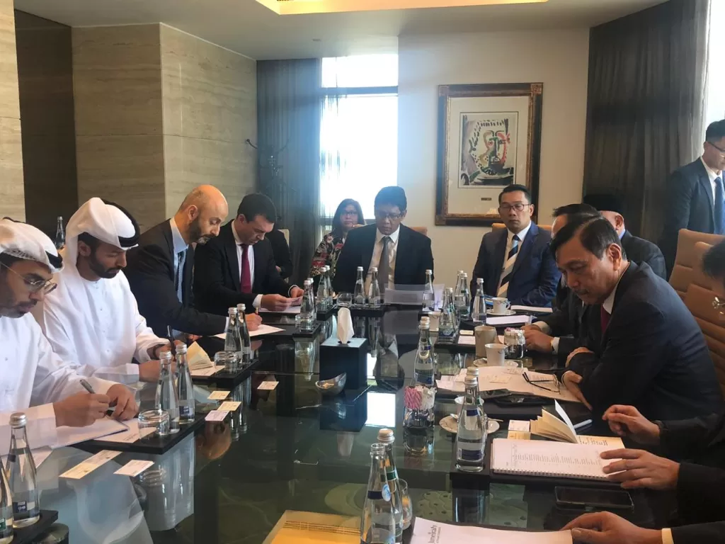 Menko Kemaritiman dan Investasi Luhut B. Pandjaitan melaksanakan pertemuan bilateral dengan Putera Mahkota UEA, Pangeran Mohammed bin Zayed bin Sultan Al Nahyan di Abu Dhabi. (Humas Kemenko Maritim dan Investasi)