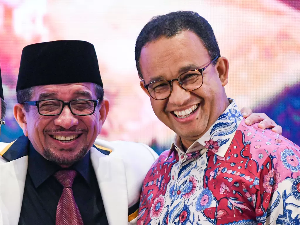 Gubernur DKI Jakarta Anies Baswedan (kanan) digadang-gadang jadi kandidat Calon Presiden 2024. (Antara/M Risyal Hidayat)