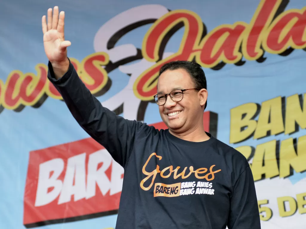 Gubernur DKI Jakarta Anies Baswedan mencopot Lurah Jelambar, Agung Tri Atmojo karena kasus pegawai honorer DKI masuk got (Antara/Suwandy).