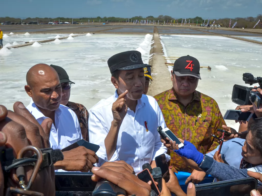 Presiden Jokowi mengingatkan Gubernur DKI Jakarta soal persoalan banjir di Ibu Kota (Setkab).