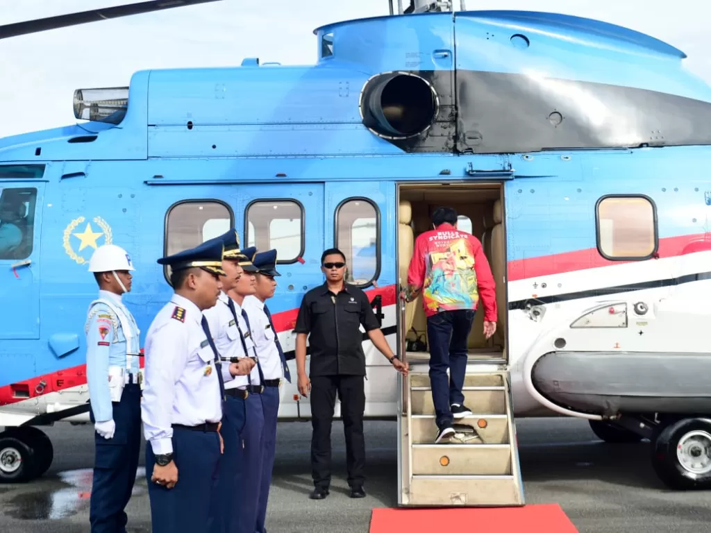 Presiden Jokowi naik Helikopter untuk kunjungan kerja di Kaltara. (Sekretariat Presiden).