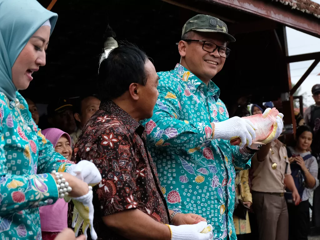 Menteri Kelautan dan Perikanan Edhy Prabowo (kanan). (Antara/Anis Efizudin)