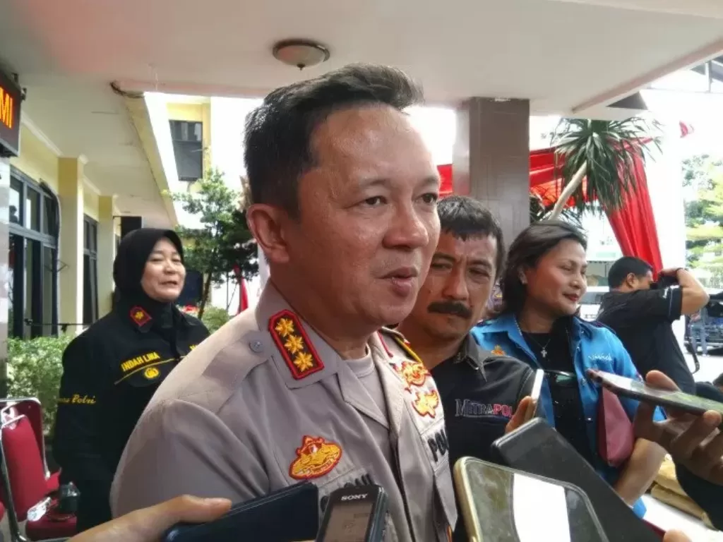 Kapolres Metro Jakarta Selatan Kombes Pol Bastoni Purnama menyatakan ASN penabrak tujuh pesepeda dinonaktifkan sementara dari jabatannya, Senin (30/12/2019) (photo/ANTARA/Laily Rahmawaty)