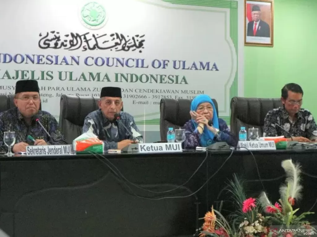 Ketua MUI Huzaimah T Yanggo, dan Wakil Sekretaris Jenderal MUI Rofiqul Umam Ahmad dalam jumpa pers 