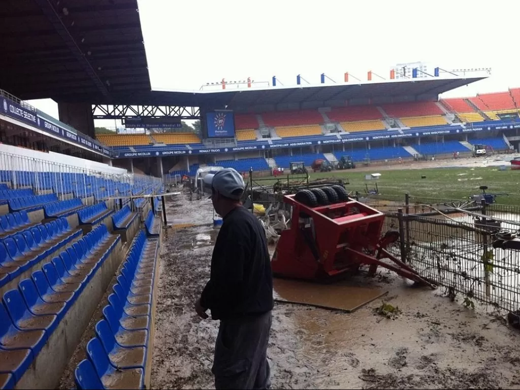 Stadion de la Mosson rusak parah akibat banjir. (Twitter/@MontpellierHSC)
