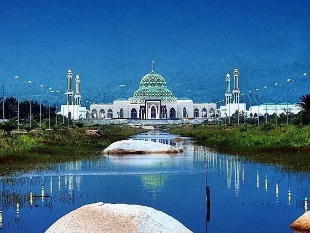 Masjid Raya Natuna (Instagram/@indonesiavoyage)