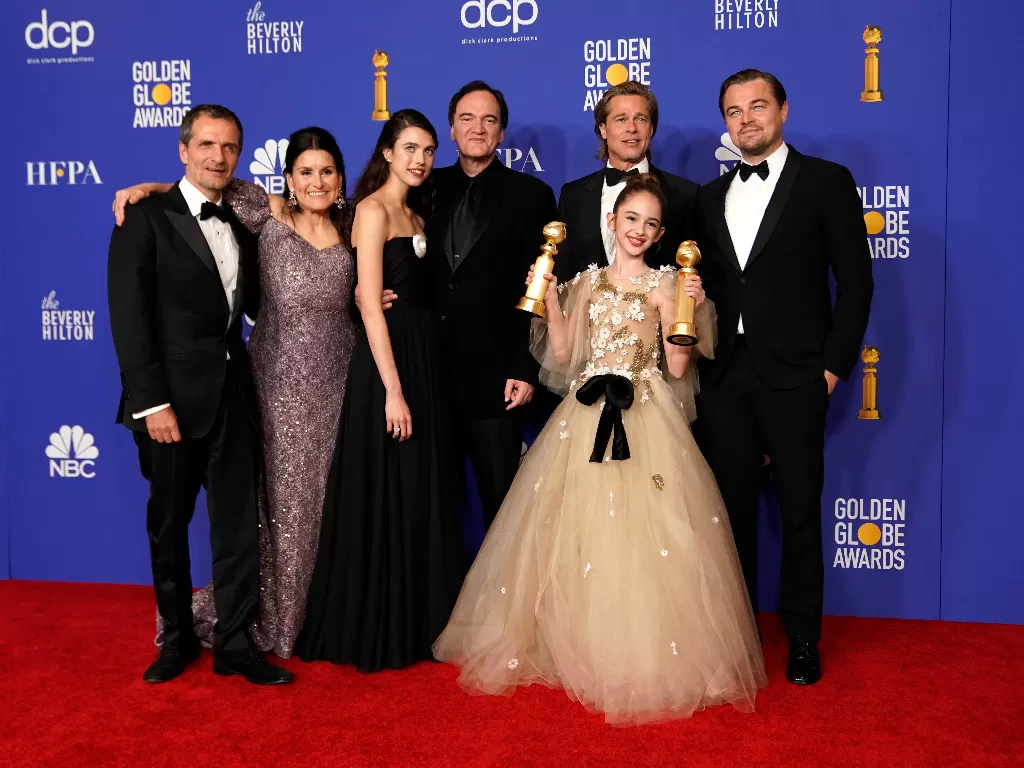 Para sutradara dan pemain 'Once Upon a Time in Hollywood' setelah memenangkan piala Golden Globes 2020 (REUTERS/Mike Blake)
