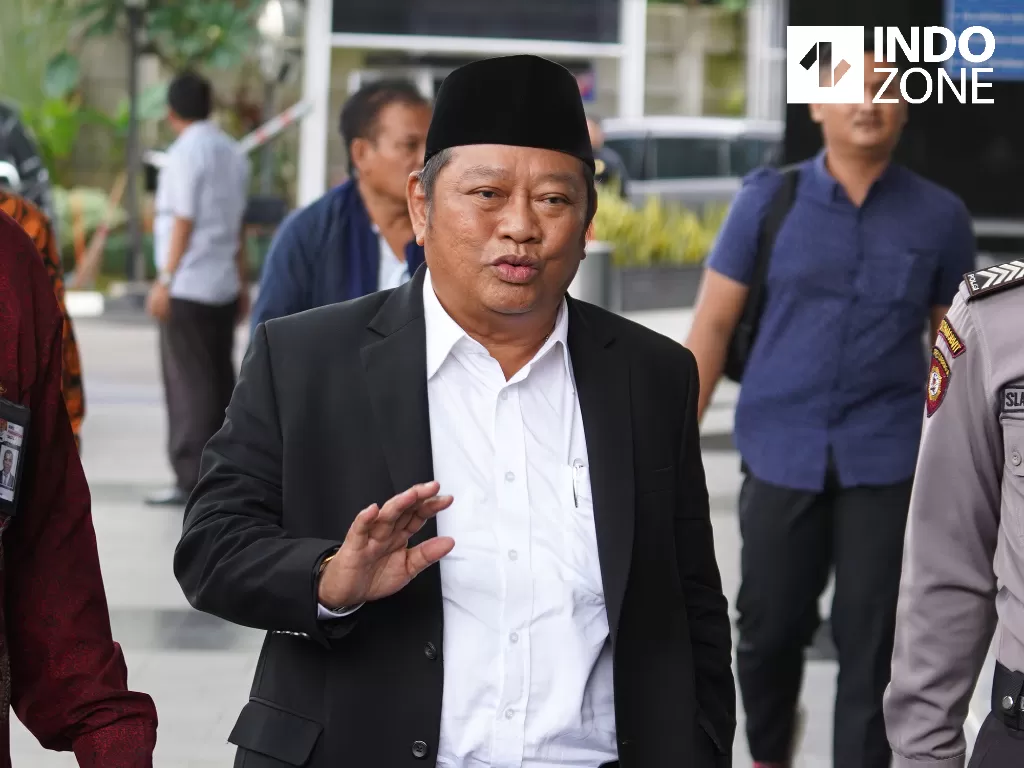  Bupati Sidoarjo Saiful Ilah berjalan saat tiba di Gedung KPK, Jakarta, Rabu (8/1/2020). (INDOZONE/Arya Manggala) 
