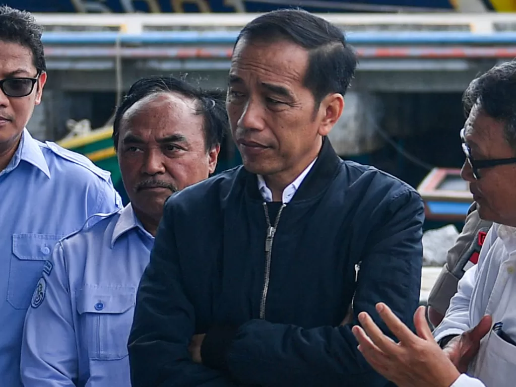 Presiden Jokowi ketika mengunjungi Kabupaten Natuna, Kepulauan Riau, Rabu (8/1/2020). (ANTARA FOTO/M Risyal Hidayat)
