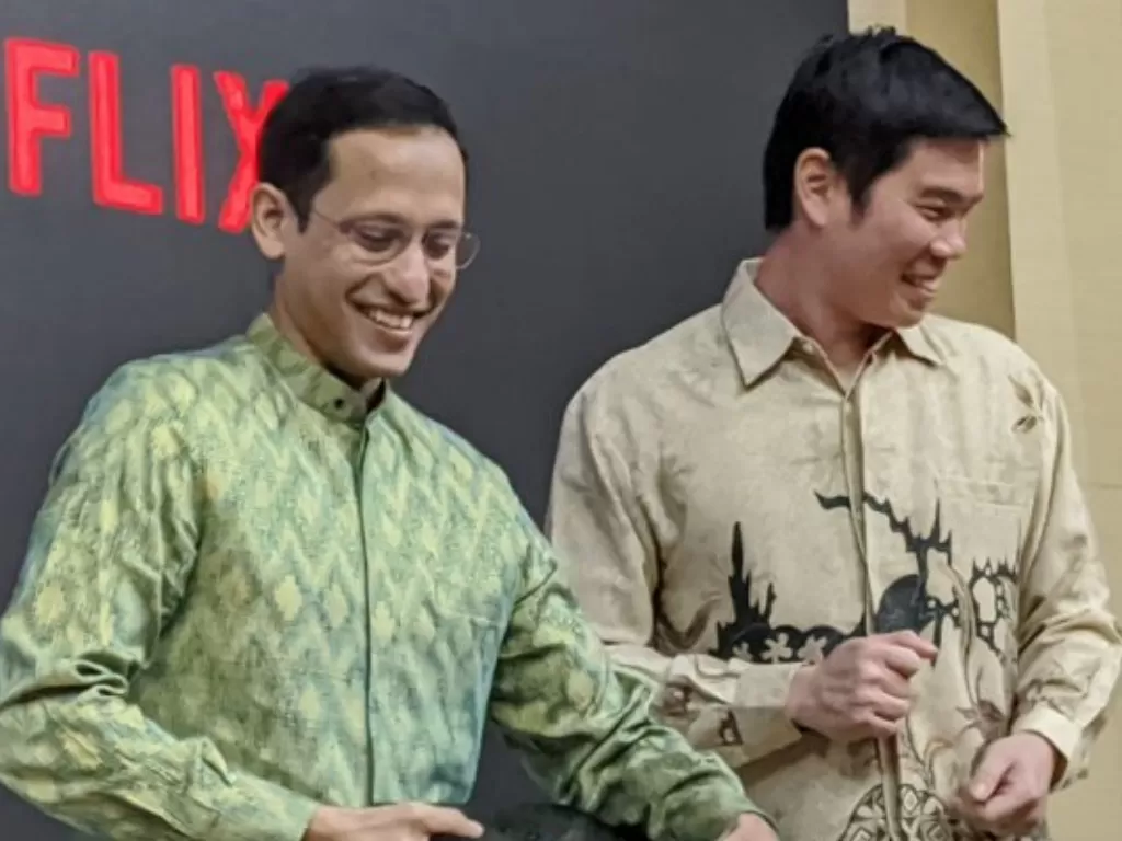 Menteri Pendidikan dan Kebudayaan Nadiem Makarim (kiri) dan Kuek Yu-Chuang, Managing Director Netflix Asia Pasific di konferensi pers kemitraan Kemendikbud dan Netflix, Jakarta, Kamis (9/1/2020). (ANTARA/Nanien Yuniar)