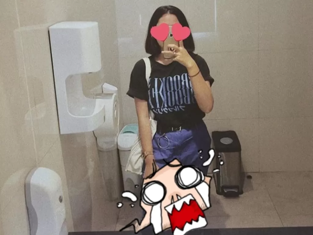 Wanita ini alami hal menyeramkan saat selfie di toilet (Twitter/@yourgemine)