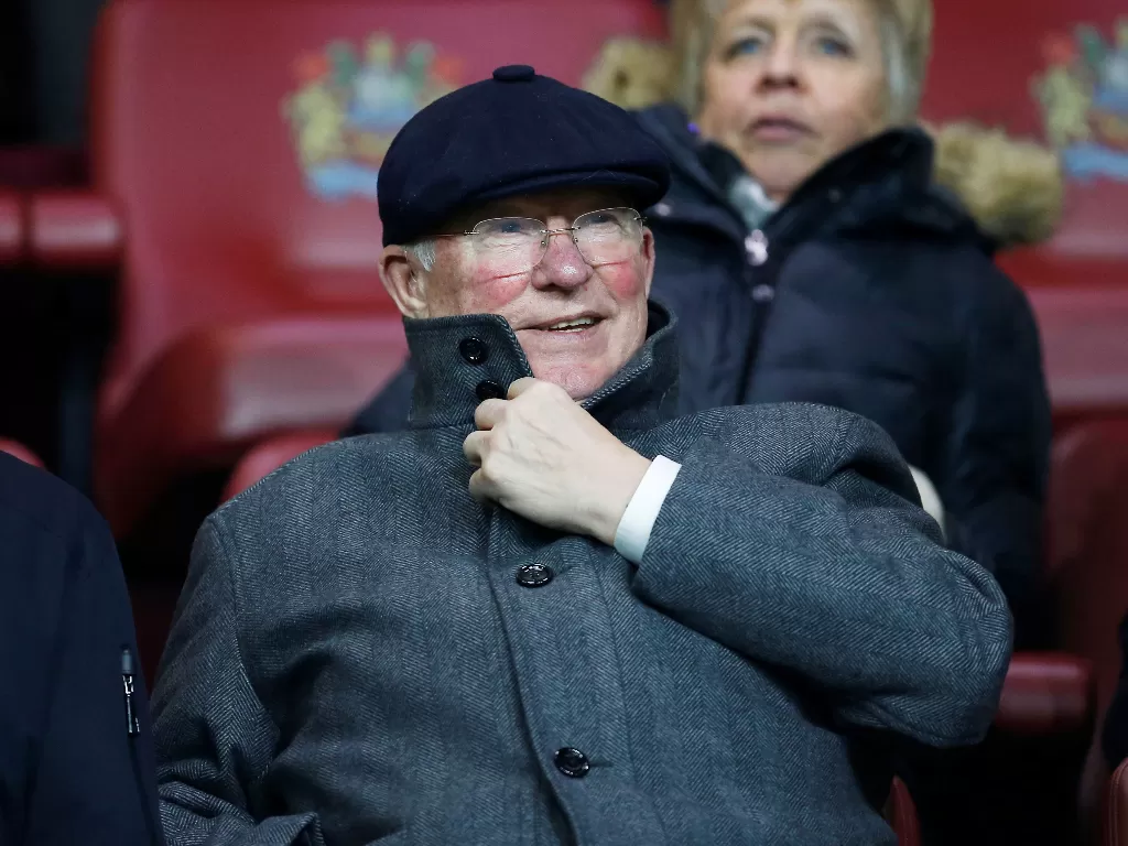Sir Alex Ferguson sedang menyaksikan pertandingan Mu vs Burnley di Stadion Turf Moor, Burnley,  28 Desember 2019. (Reuters/Craig Brough)
