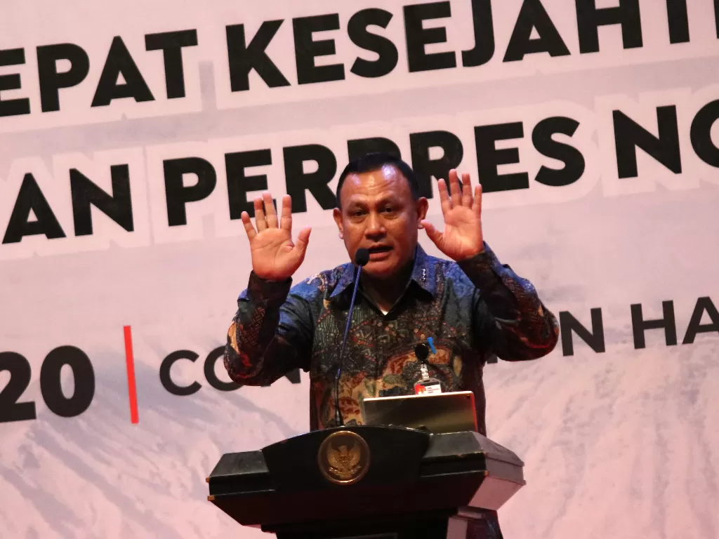 Ketua Komisi Pemberantasan Korupsi (KPK) Firli Bahuri memberikan sambutan saat Rapat Koordinasi Dan Sinergi Penyelenggaraan Pemerintahan Di Provinsi Jawa Timur Tahun 2020 di Surabaya, Jawa Timur, Kamis (9/1/2020). (photo/ANTARA/Didik Suhartono)