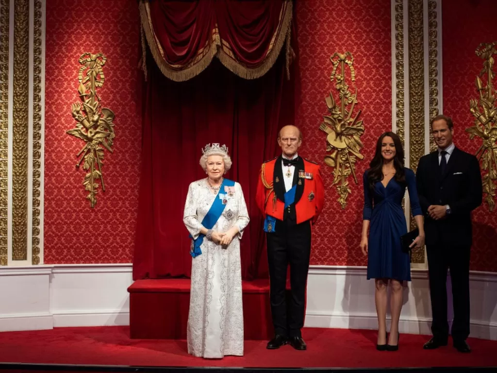 Patung lilin Pangeran Harry dan Meghan Markle sudah dipindahkan di Madame Tussauds London. (REUTERS/Toby Melville)