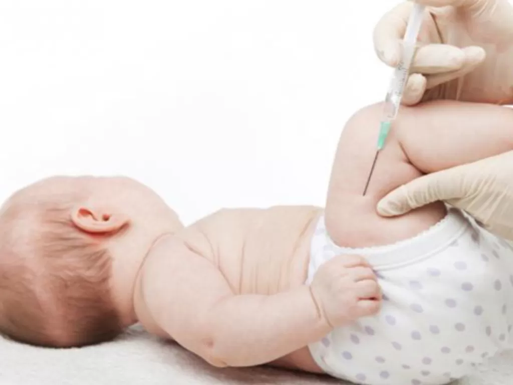 Ilustrasi jenis imunisasi anak sesuai usia (smartparenting.com.ph)