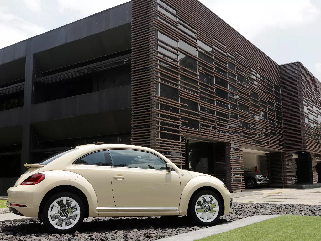 VW Beetle. (REUTERS/Imelda Medina)