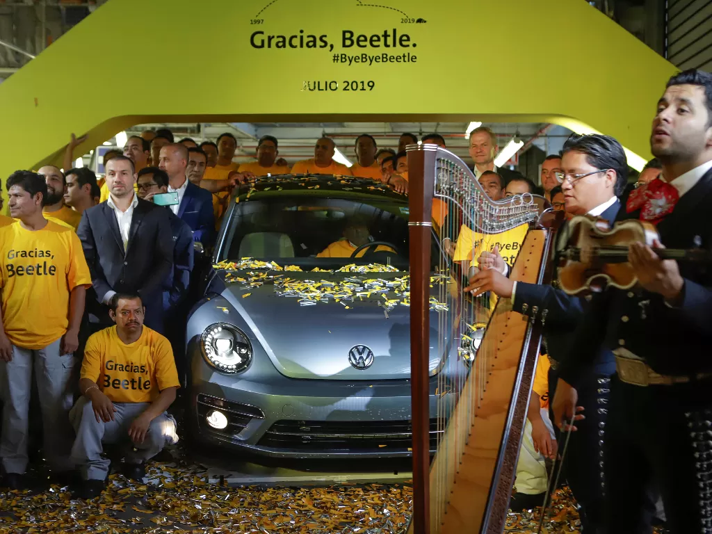 Peluncuran produksi terakhir VW Beetle pada Juli 2019 lalu. (REUTERS/Imelda Medina)