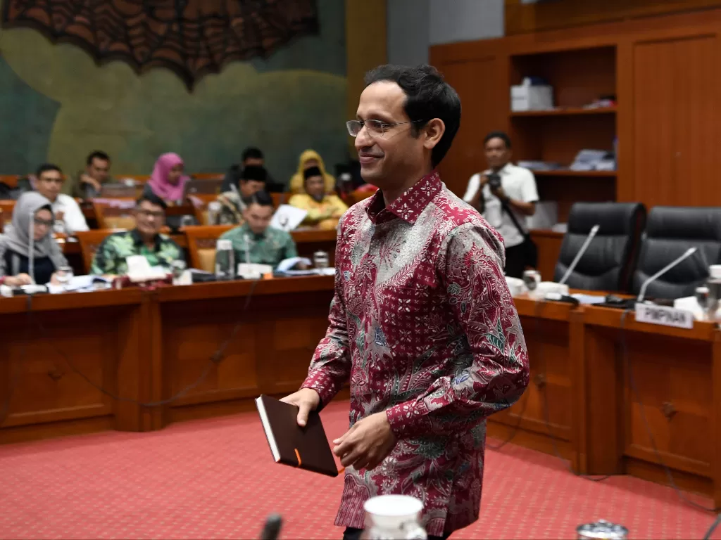 Menteri Pendidikan dan Kebudayaan Nadiem Makarim bersiap mengikuti rapat kerja dengan Komisi X DPR di Kompleks Parlemen Senayan, Jakarta, Kamis (12/12/2019). (Photo/ANTARA/Puspa Perwitasari)