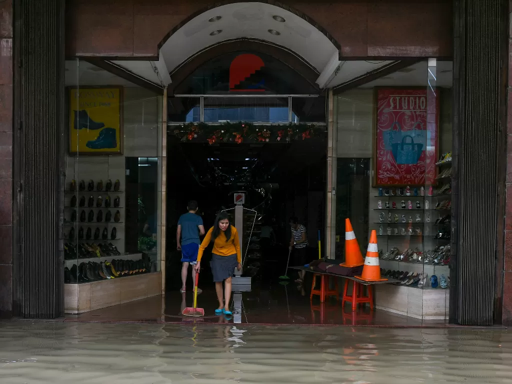 Kebanjiran di Kawasan Pasar Baru (ANTARA FOTO/Nova Wahyudi)