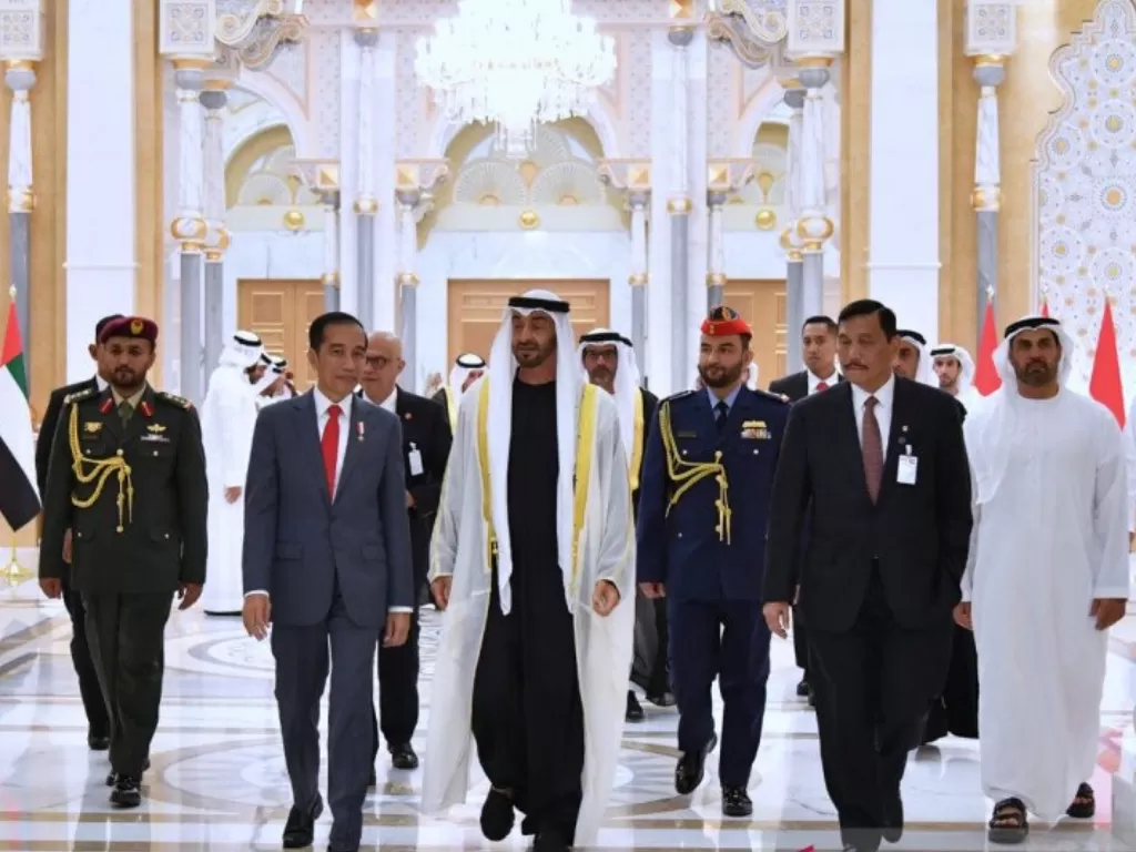 Presiden Jokowi disambut oleh Putra Mahkota UEA Mohamed Bin Zayed di Istana Qasr Al Watan, Abu Dhabi (Biro Pers Istana)