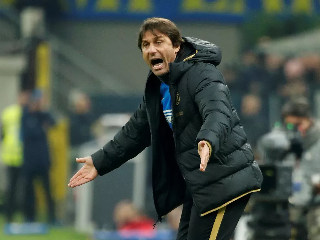 Pelatih Inter Milan, Antonio Conte, sudah lelah terus ditanya soal Alexis Sanchez. (REUTERS/Alessandro Garofalo)