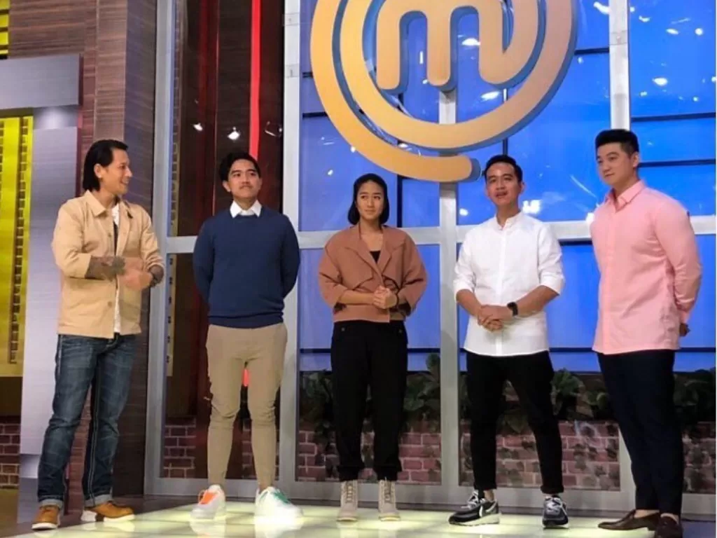 Kaesang dan Gibran jadi bintang tamu di Master Chef Indonesia season 6 episode 8 (Instagram/@masterchefina)