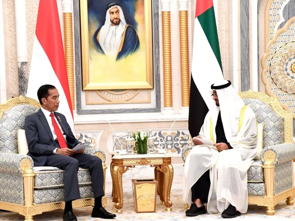 Presiden Jokowi tengah berbincang dengan Putra Mahkota Abu Dhabi (Dok. setpres.setneg.go.id)