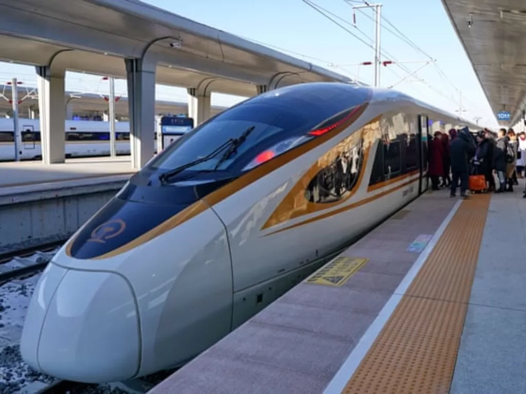 Kereta cepat tanpa pengemudi Jing-Zhang (Chine Nouvelle via The Guardian)