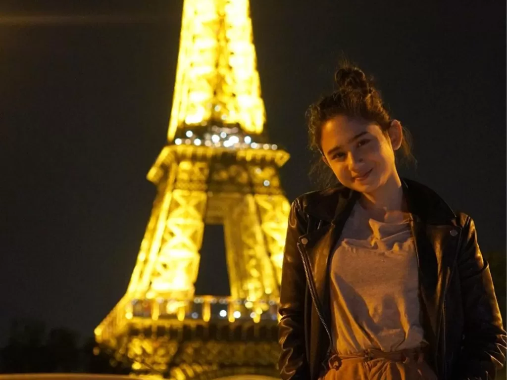 Tissa Biani saat melancong ke Eropa, tepatnya di Kota Paris (Instagram/@tissabiani)