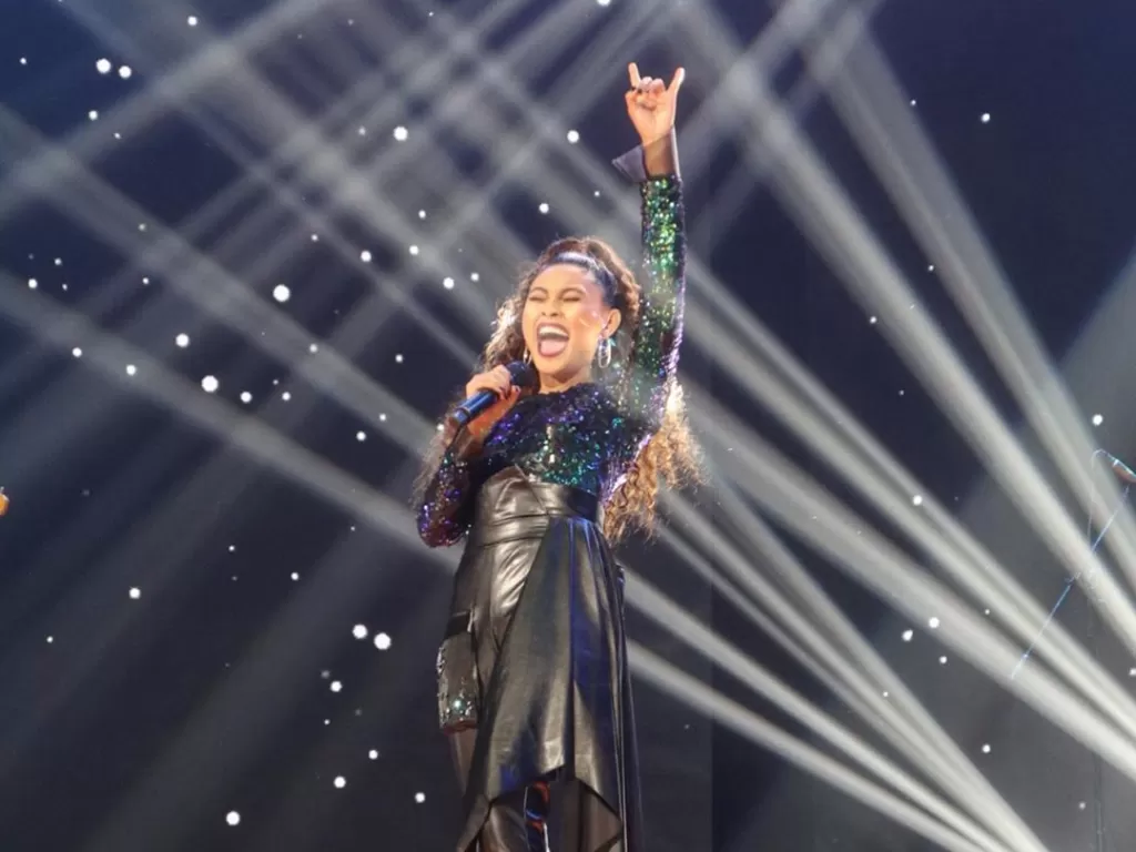 Penampilan Novia di Indonesia Idol malam tadi banyak dipuji namun tereliminasi. Netizen pun menjadi geram (Instagram/@indonesianidolid)