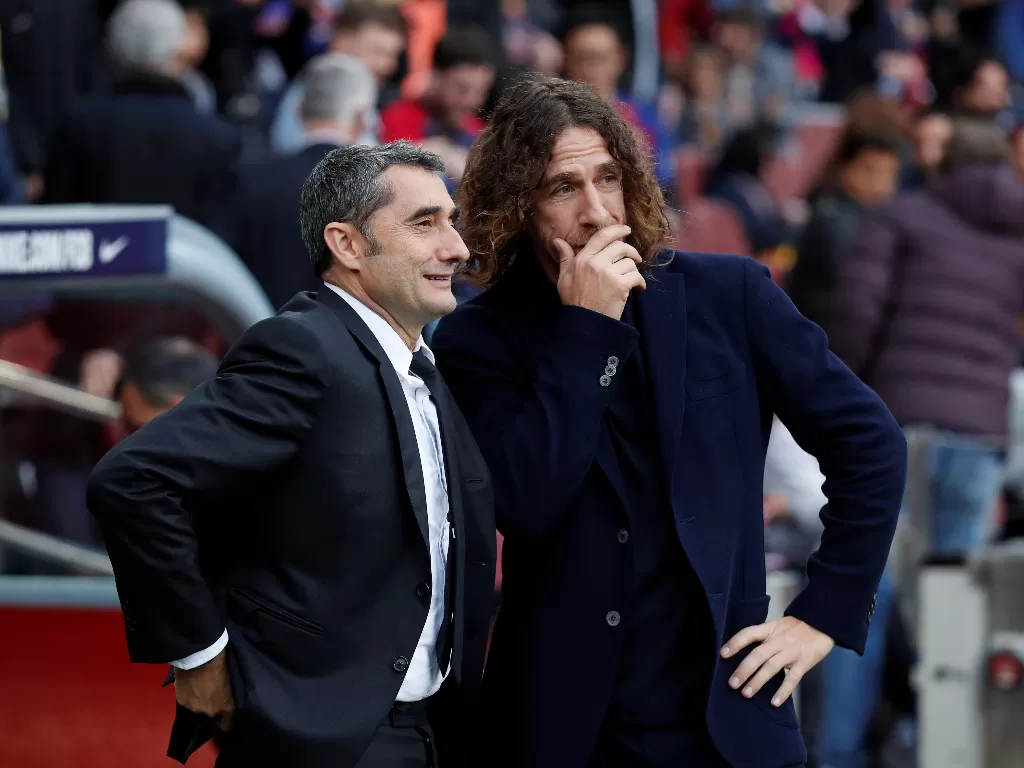 Ernesto Valverde dan Carles Puyol. (REUTERS/Albert Gea)