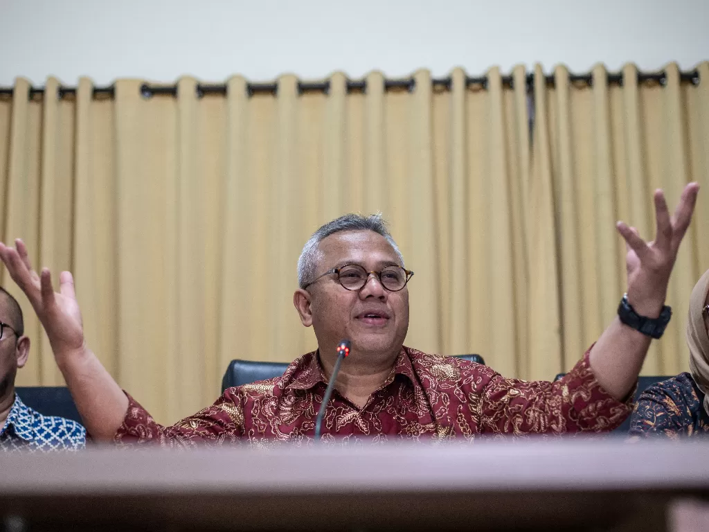 Ketua KPU Arief Budiman menjawab sindiran Johan Budi. (ANTARA FOTO/Aprillio Akbar).