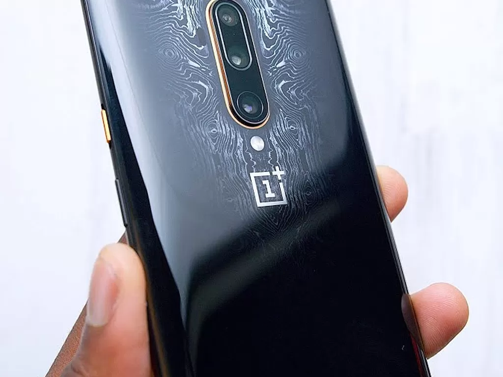 Smartphone OnePlus 7T Pro (photo/YouTube/Marques Brownlee)