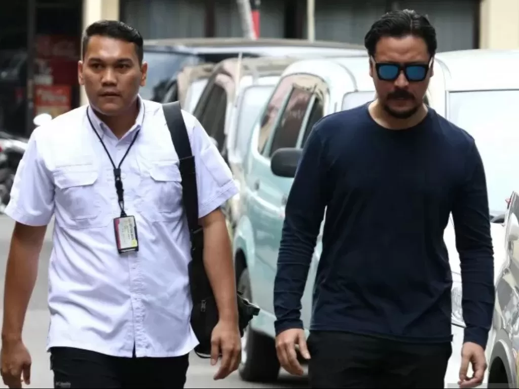  Marcello Tahitoe memenuhi panggilan Polda Jawa Timur untuk diperiksa sebagai saksi untuk kasus dugaan investasi ilegal 'MeMiles' (ANTARA FOTO/Didik Suhartono)