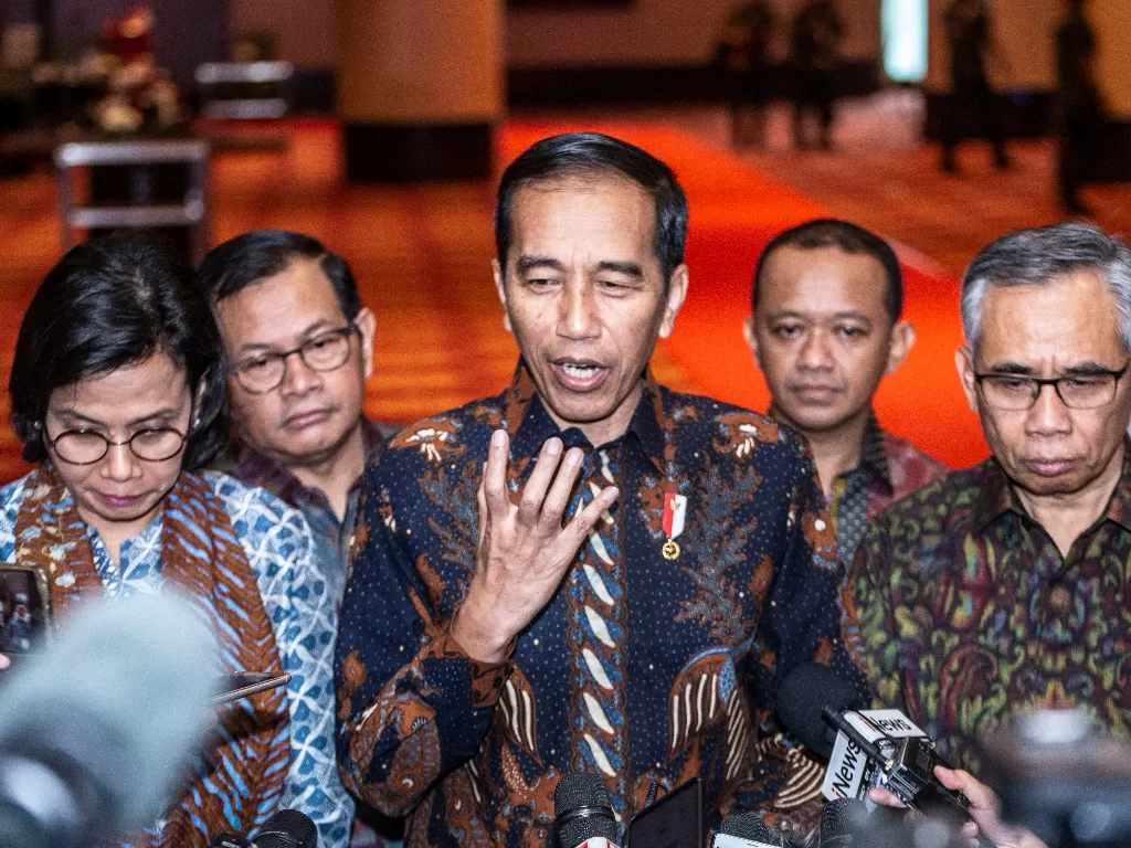 Presiden Joko Widodo memberikan keterangan pers saat menghadiri Pertemuan Tahunan Industri Jasa Keuangan Tahun 2020 di Jakarta, Kamis (16/1). (photo/ANTARA/Aprillio Akbar)
