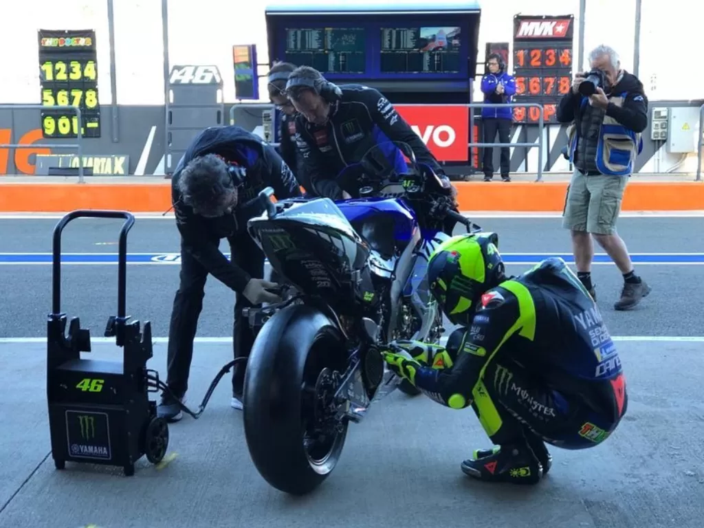 Valentino Rossi dan tim Yamaha Monster Energy. (Instagram/@yamahamotogp)