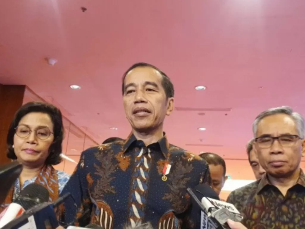 Presiden Joko Widodo usai menghadiri acara Pertemuan Tahunan Industri Jasa Keuangan Tahun 2020 di Grand Ballroom, Hotel Ritz Carlton, Pacific Place, Jakarta pada Kamis (16/1/2020). (photo/ANTARA/Bayu Prasetyo)